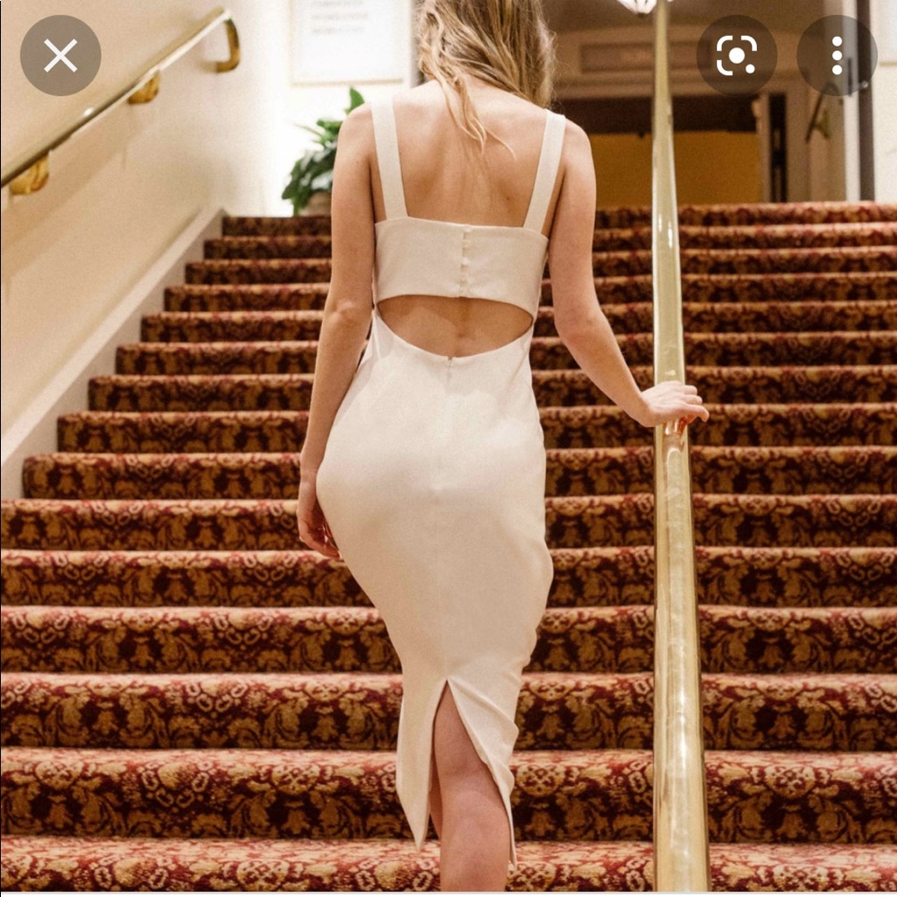 BRIDES TO BE 💕 Floravere Ivory Crepe Slim Sheath Dress